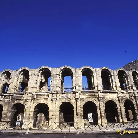 L' Arlesienne Campeggio Arles